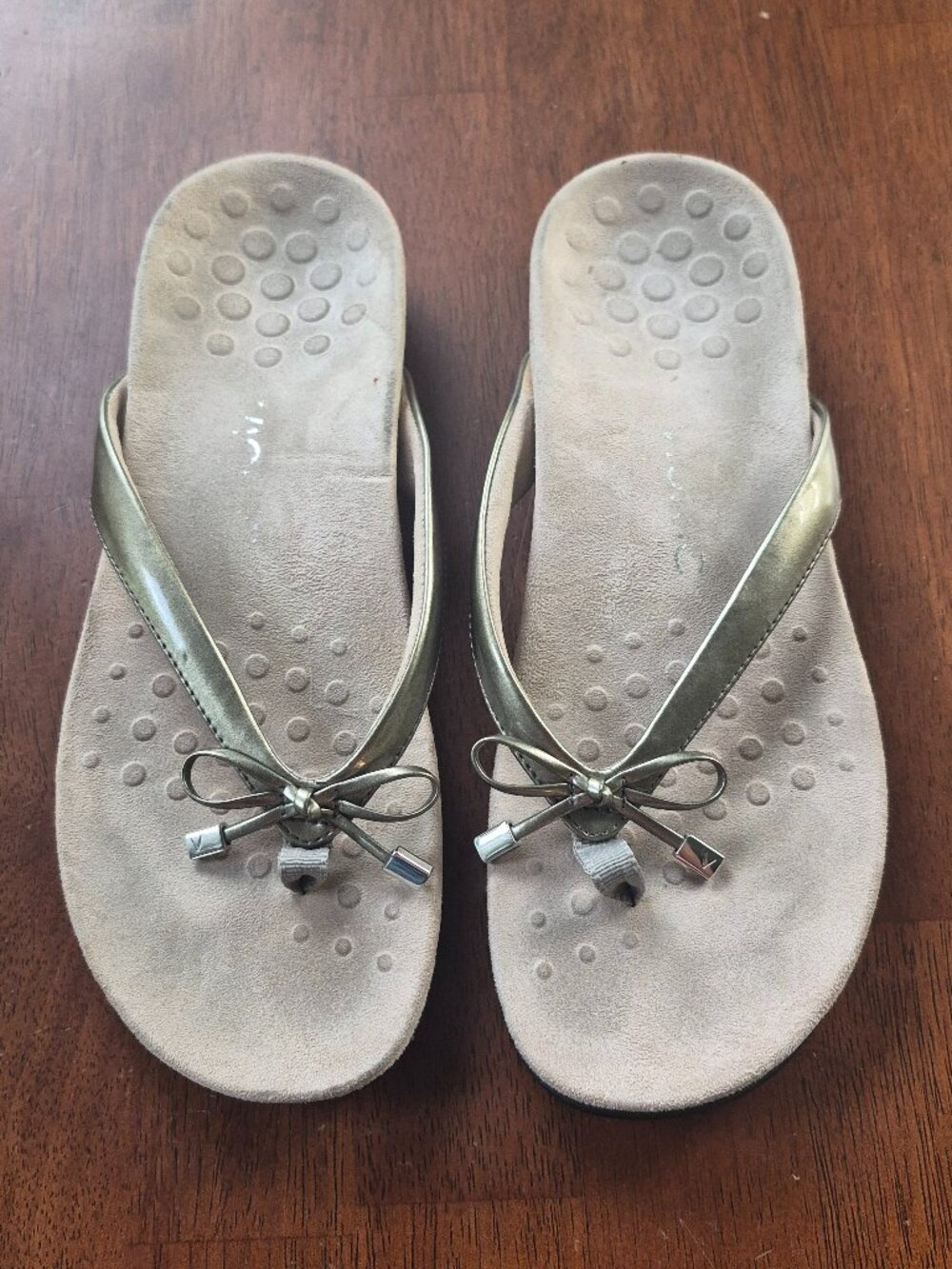 Vionic Bella Size 10 Pewter/Gold Flip Flop